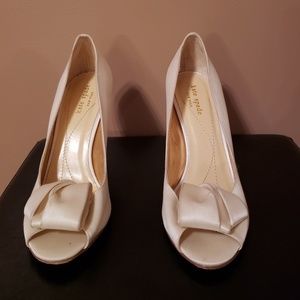 Great condition satin Kate Spade pumps